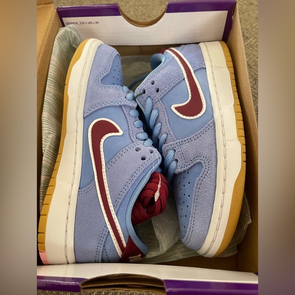 Nike SB Dunk Low Pro - Philadelphia Phillies kids size 11C brand new in box.